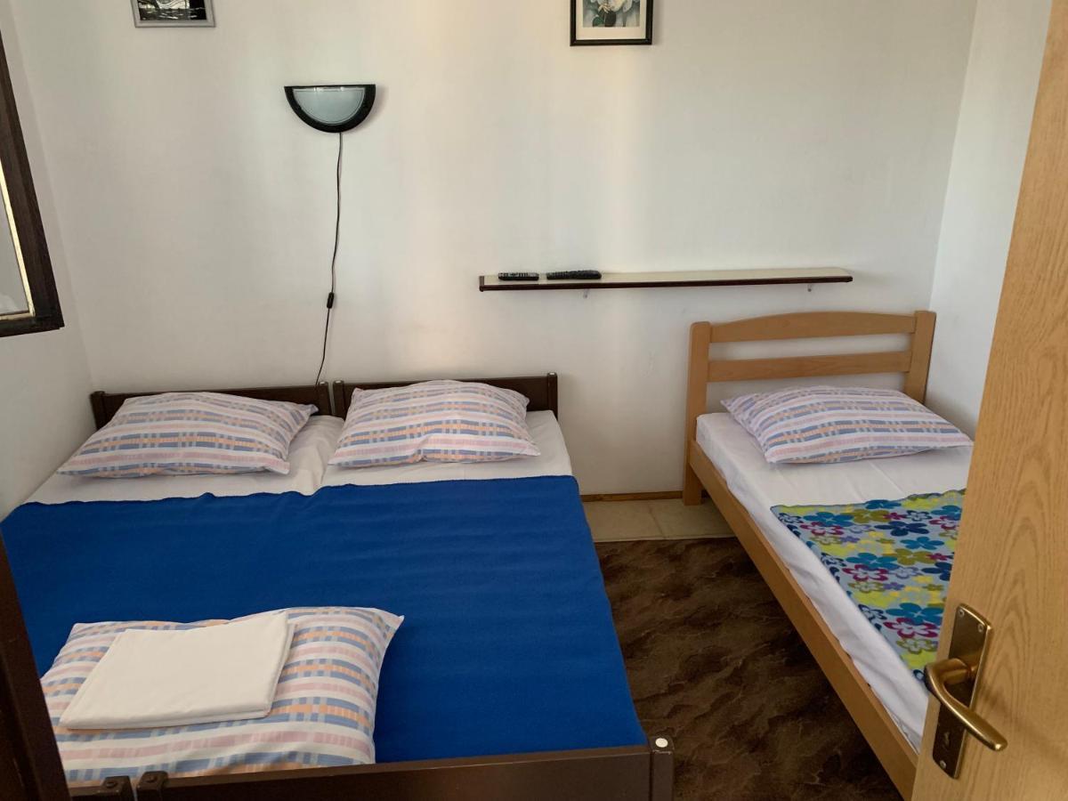 Apartmani Ficurin Starigrad Paklenica Esterno foto