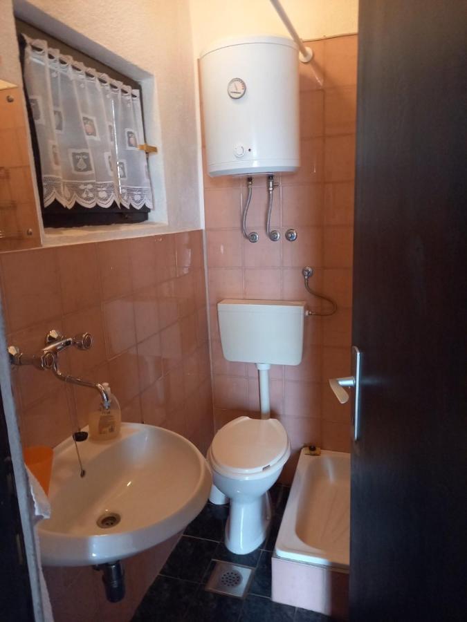 Apartmani Ficurin Starigrad Paklenica Esterno foto