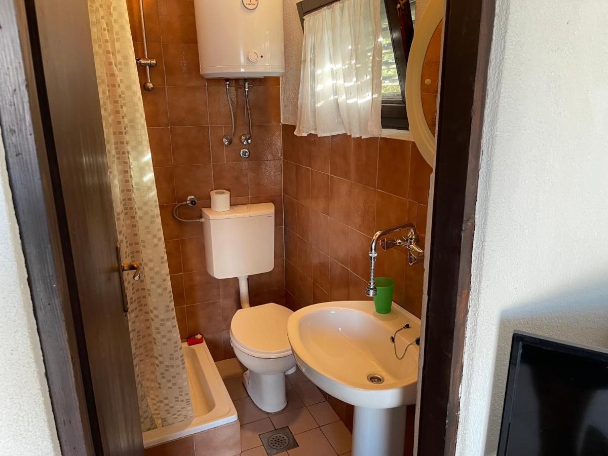 Apartmani Ficurin Starigrad Paklenica Esterno foto